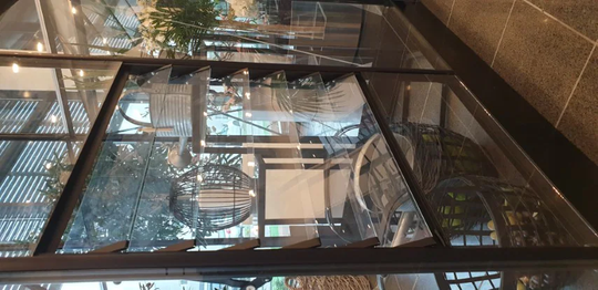 Halls Jalouisefönster för Qube Växthus Svart